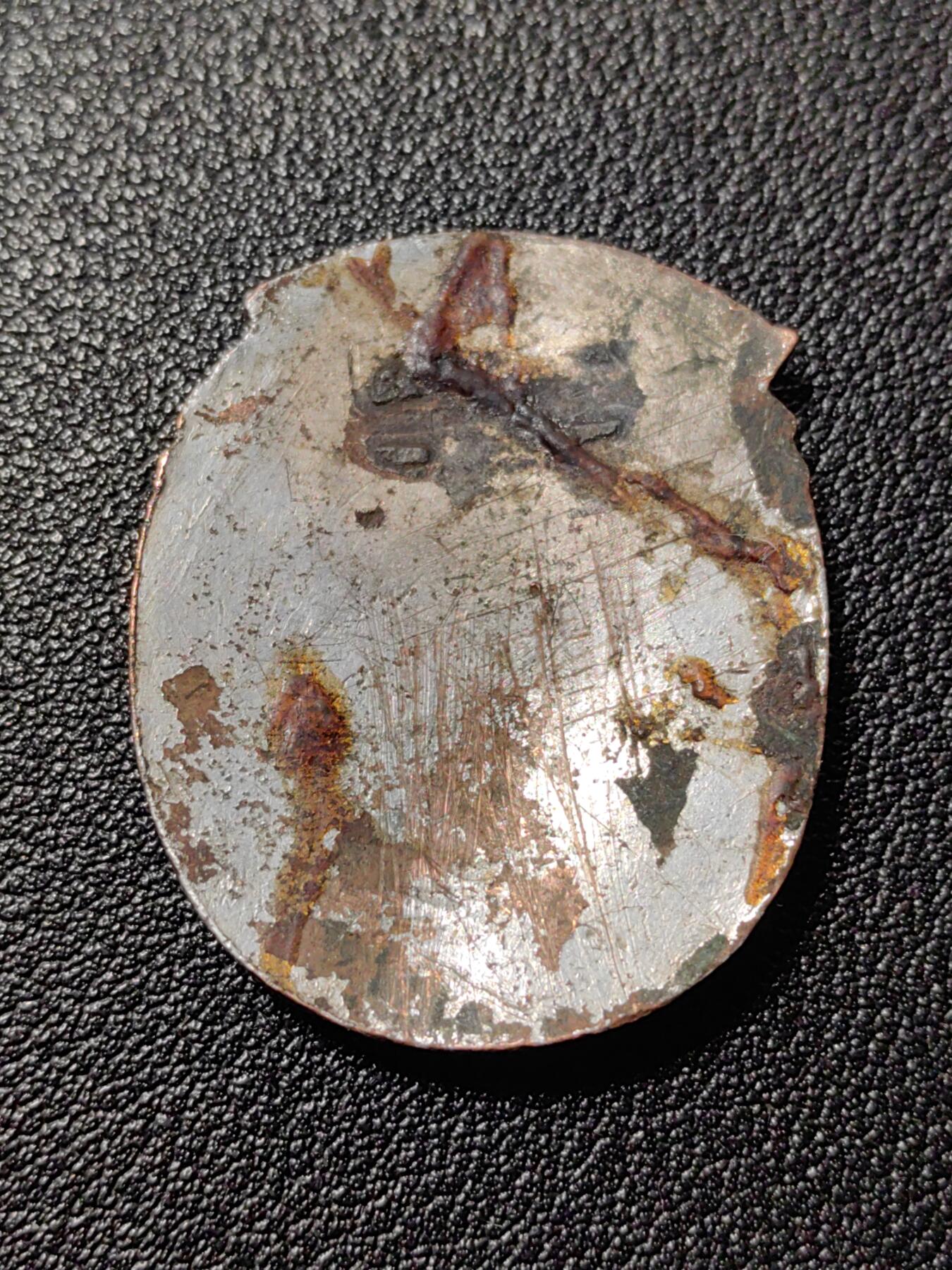 靖甫拍卖第八场 红旗联队证章 残品