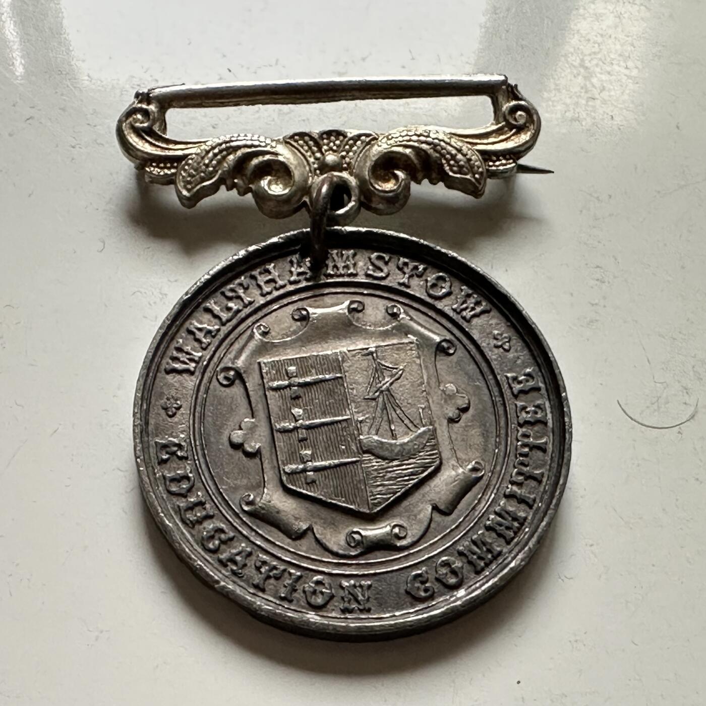 🌹外币初藏🌹🐯2026年第36场   每周二四六晚8️⃣点 接代拍 英国 1907年 沃尔瑟姆斯托教育委员会 全勤奖章 38毫米