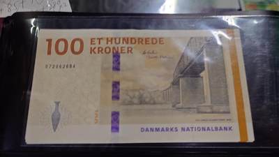 世界钱币～微拍第242期暨2026年第23期  老库存每款各1-2张清仓低价起拍 - 丹麦100克朗 全新绝品