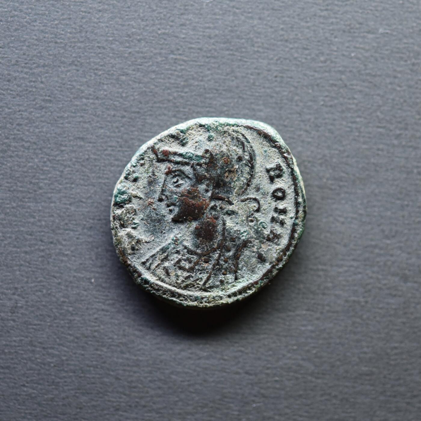 【良泉】4月16日【西方古代打制币】拍卖108件 公元330-340年【古罗马】君士坦丁大帝“母狼育婴”铜币，君士坦丁堡迁都纪念，2.49克