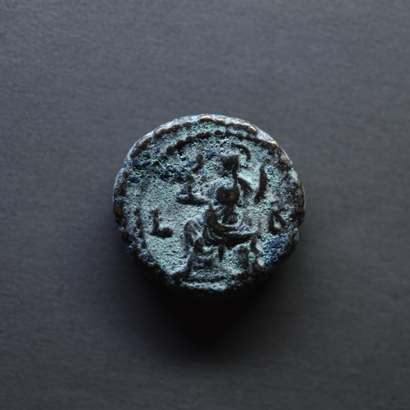 【良泉】4月16日【西方古代打制币】拍卖108件 【铭文清晰】公元286年【古罗马·行省】埃及，戴克里先（ΔIOKΛHTIANOC）密涅瓦女神（雅典娜）手持胜利女神坐像，在位第2年四德拉克马，7.38克