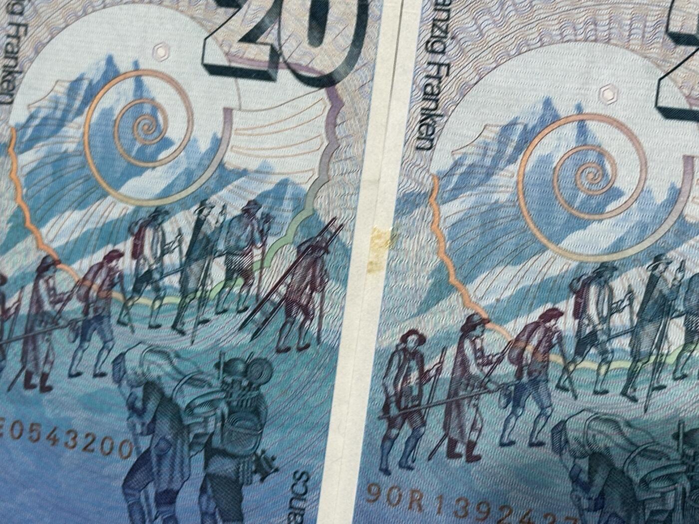 《外钞收藏家》第六百二十三期（精选场）（长期征集拍品、欢迎藏友们联系合作） 瑞士10和20法郎 四张一起 1张有折 另外三张粘了胶 品相如图