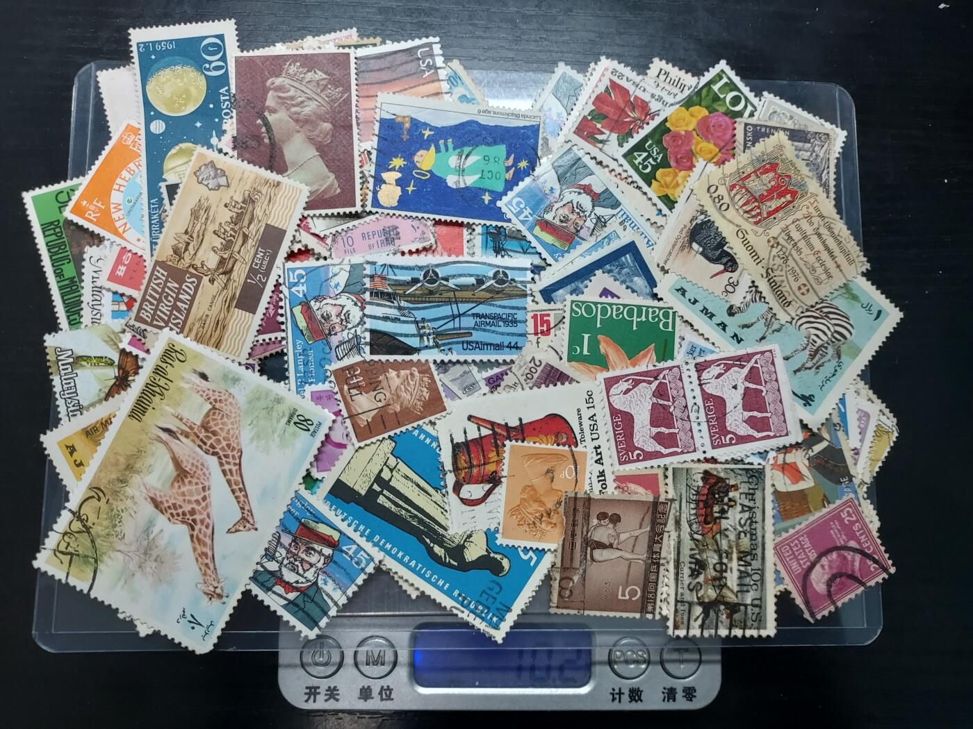 博彦收藏    4月8日 8点 邮票专场 外国邮票一组 重10克左右 约100枚（估算值）部分有瑕疵 部分上品 