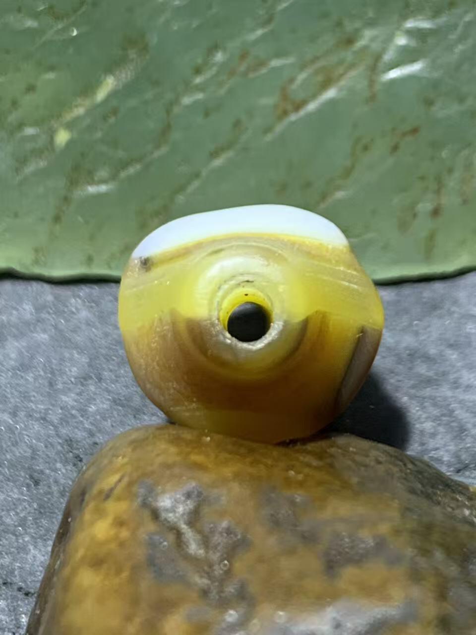 高玉化风化纹缠丝玛瑙随形碟珠一颗