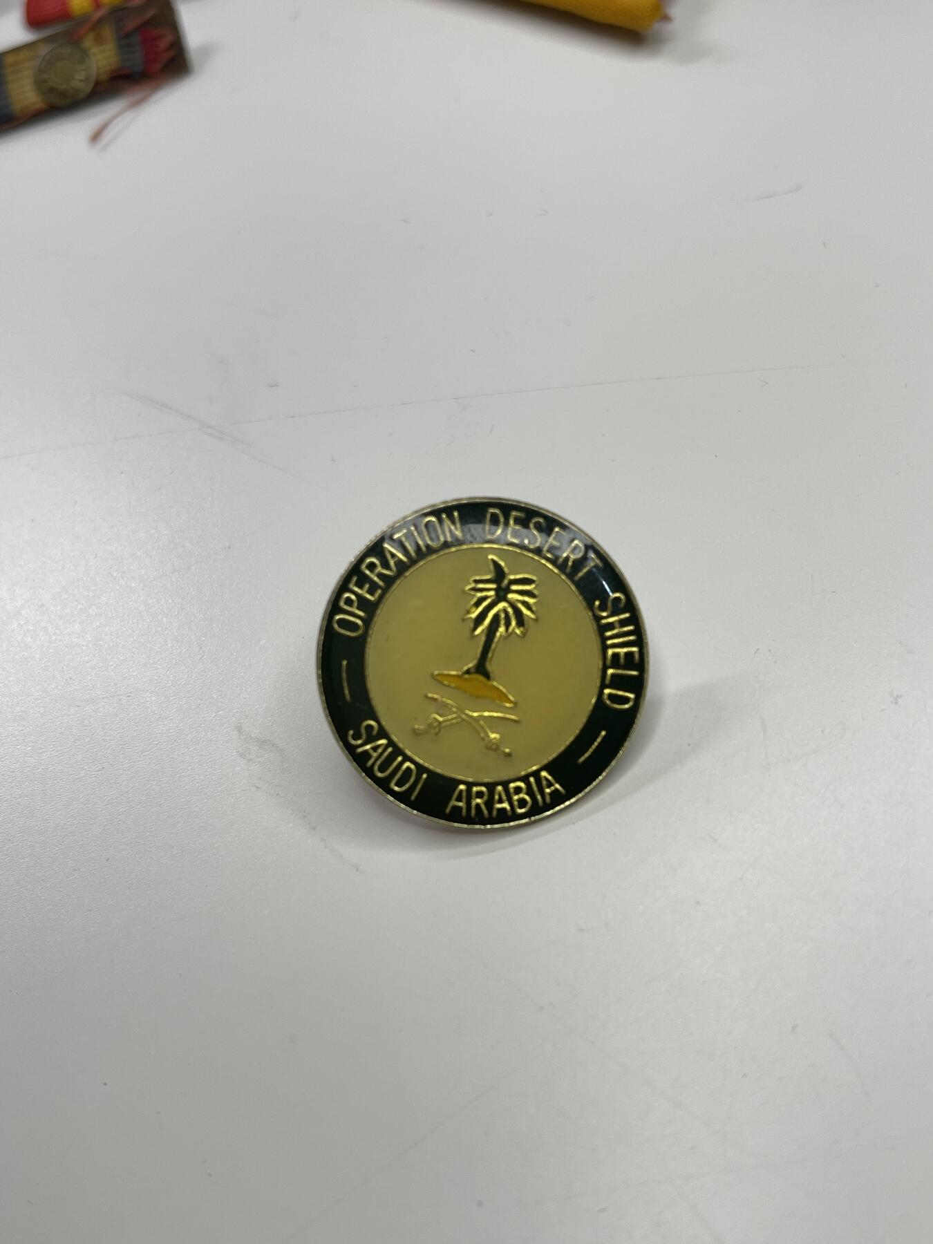 新时代收藏快速小拍 拍卖本周一线所得新货 4月2日场 海湾战争美军沙漠风暴行动 沙特阿拉伯驻军证章 海湾战争时期美军地面部队从沙特进入科威特最后进入伊拉克