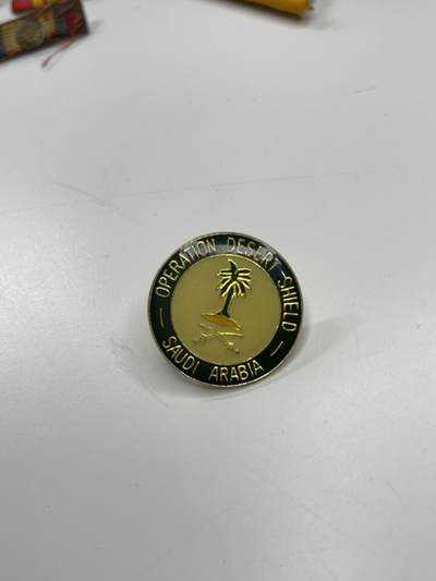 新时代收藏快速小拍 拍卖本周一线所得新货 4月2日场 - 海湾战争美军沙漠风暴行动 沙特阿拉伯驻军证章 海湾战争时期美军地面部队从沙特进入科威特最后进入伊拉克