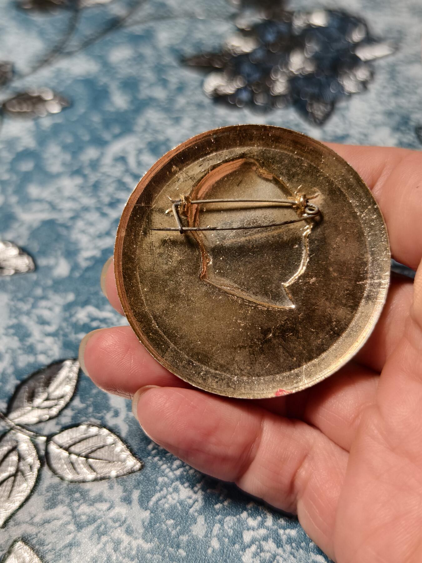 抚柳草堂-第二十一期章牌钱币  奖章勋章 满百包邮 放漏专场 六七十年代 毛主席像章  铭文工人阶级永远忠于毛主席 大尺寸52mm 品相不错