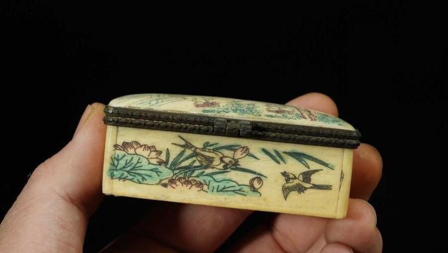 江南站杂件场 耗牛骨小盒两只