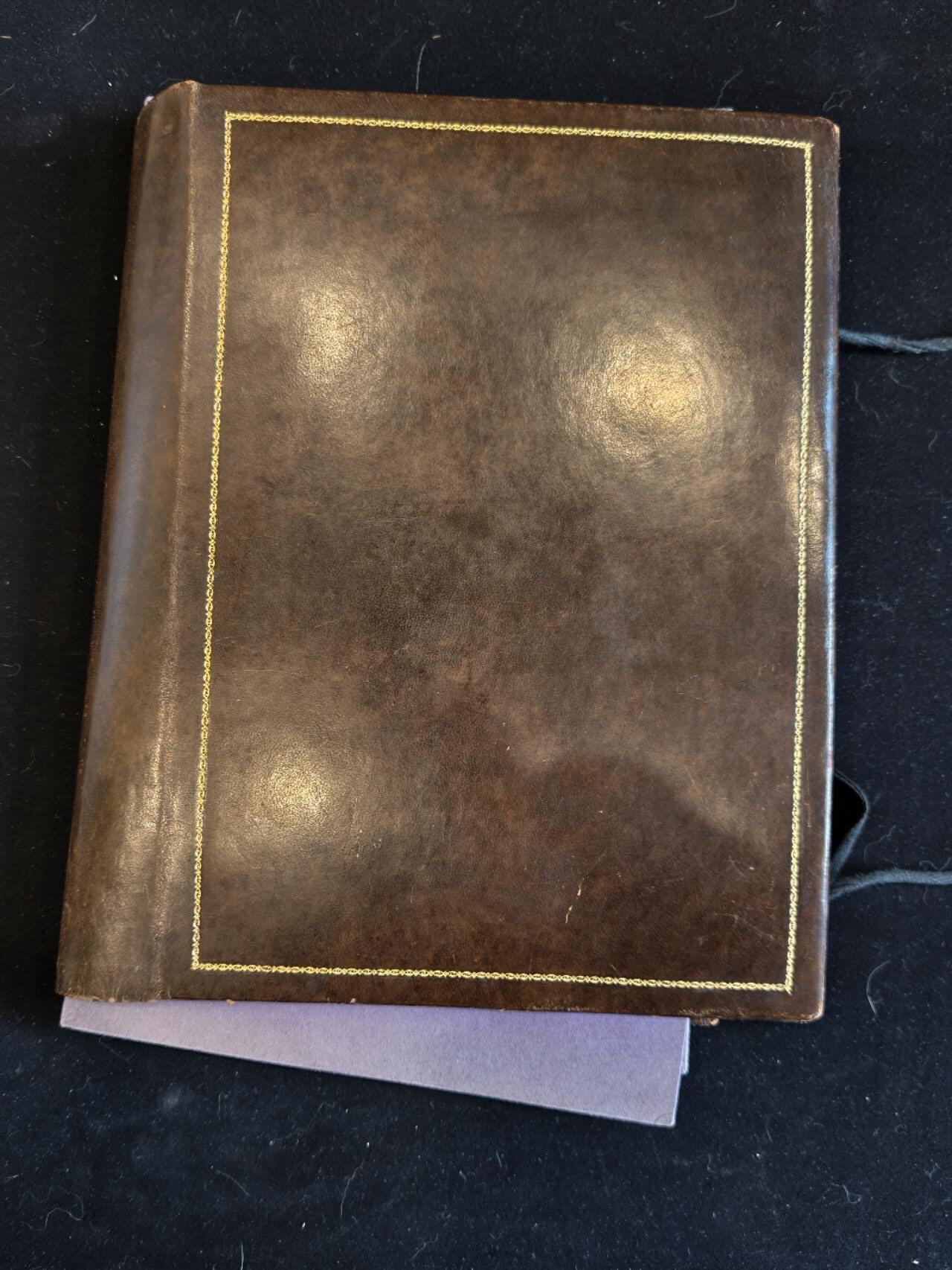 凯旋世界勋赏（第23期）（欢迎送拍）（对拍品有疑问请询问客服，不接受到手刀，出价默认拍品品相。请认真阅读拍卖规则！出价默认已认可！）（收到货请录制开箱视频，无视频概不处理问题。） 奥匈帝国 属于 鲍尔家族的家族档案文件夹以及皮革外壳，用于装载上面所述文件的原装文件夹