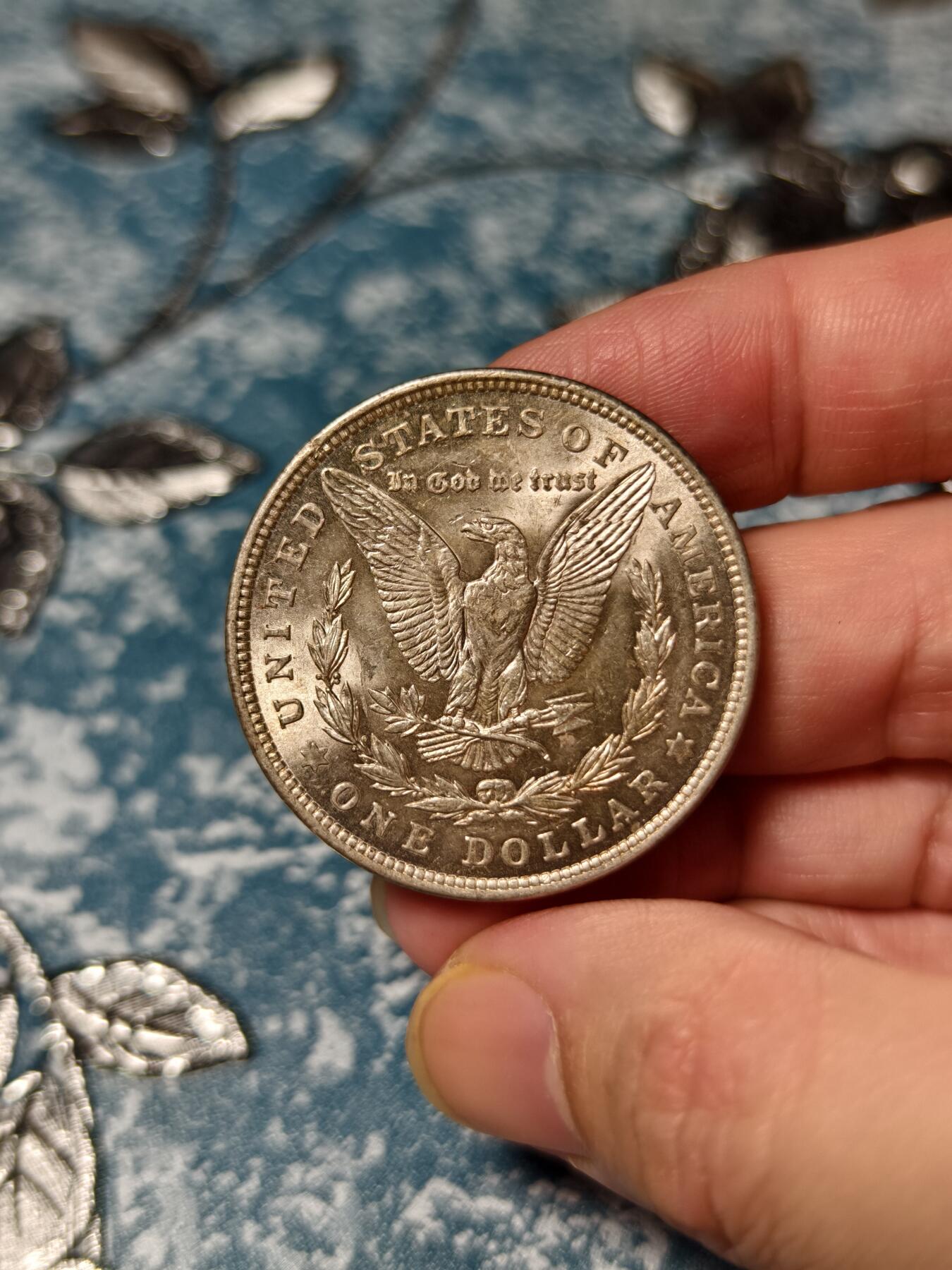 抚柳草堂-第二十一期章牌钱币  奖章勋章 满百包邮 放漏专场 1921美国摩根1美元大银币 重26.8g 状态非常好底板丝滑压力十足细节也很棒 淡淡的彩光几乎没有磨损