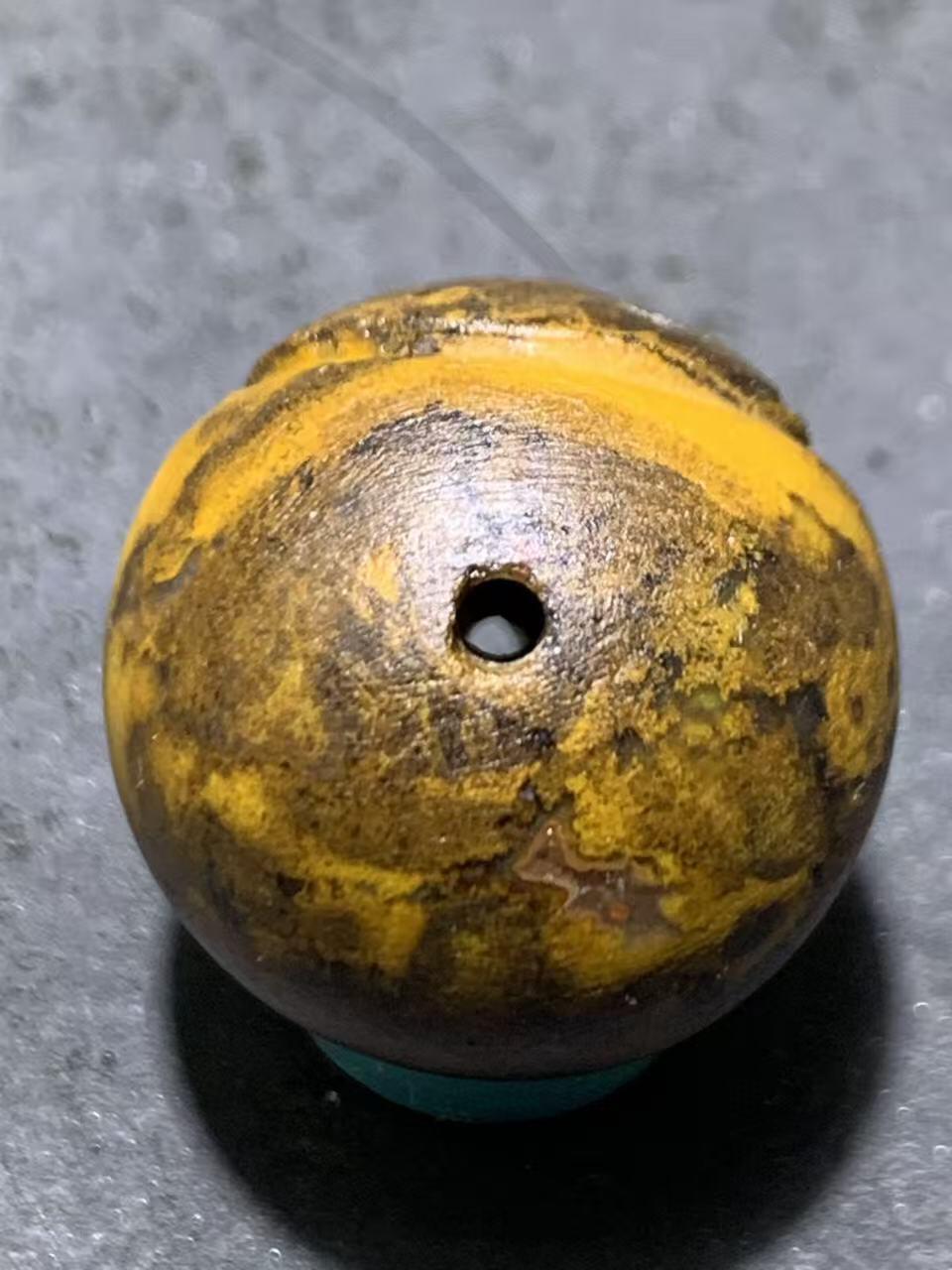 精美亚光九眼页岩天珠雕刻太极阴阳鱼圆珠一颗！