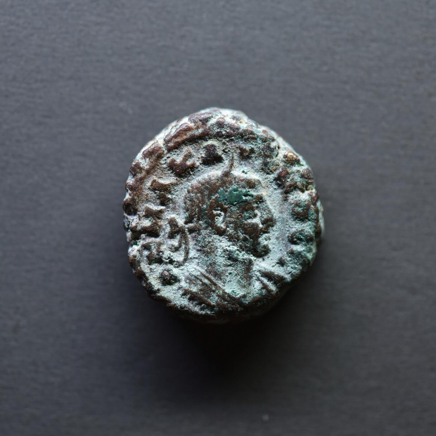 【良泉】4月16日【西方古代打制币】拍卖108件 【铭文清晰】公元283年【古罗马·行省】埃及，卡里努斯（KAΡINOC）提喀女神手持船桨站像，在位第1年四德拉克马，7.17克