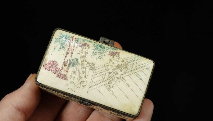 江南站杂件场 耗牛骨小盒两只