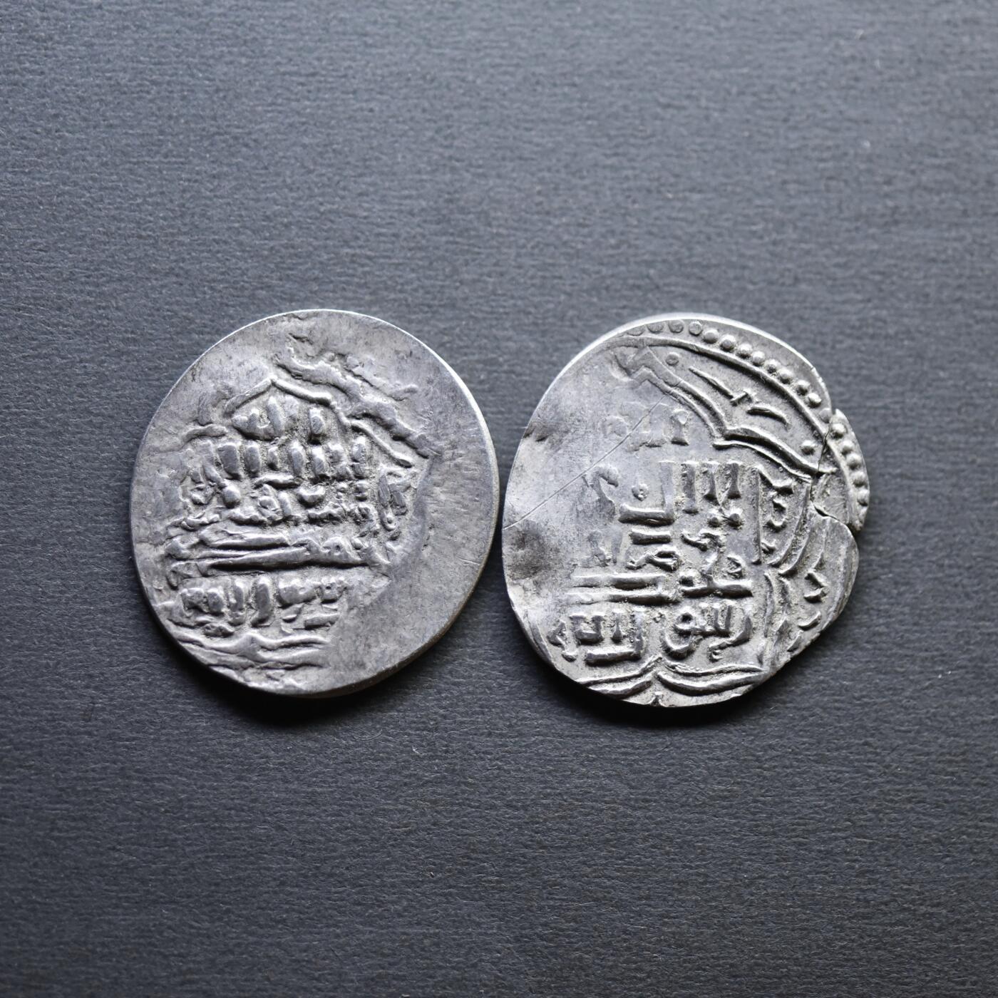 【良泉】4月16日【西方古代打制币】拍卖108件 公元1295-1304年【蒙古】伊尔汗国，合赞汗“三体文”银币二第尔汗版，2枚，总重3.37克
