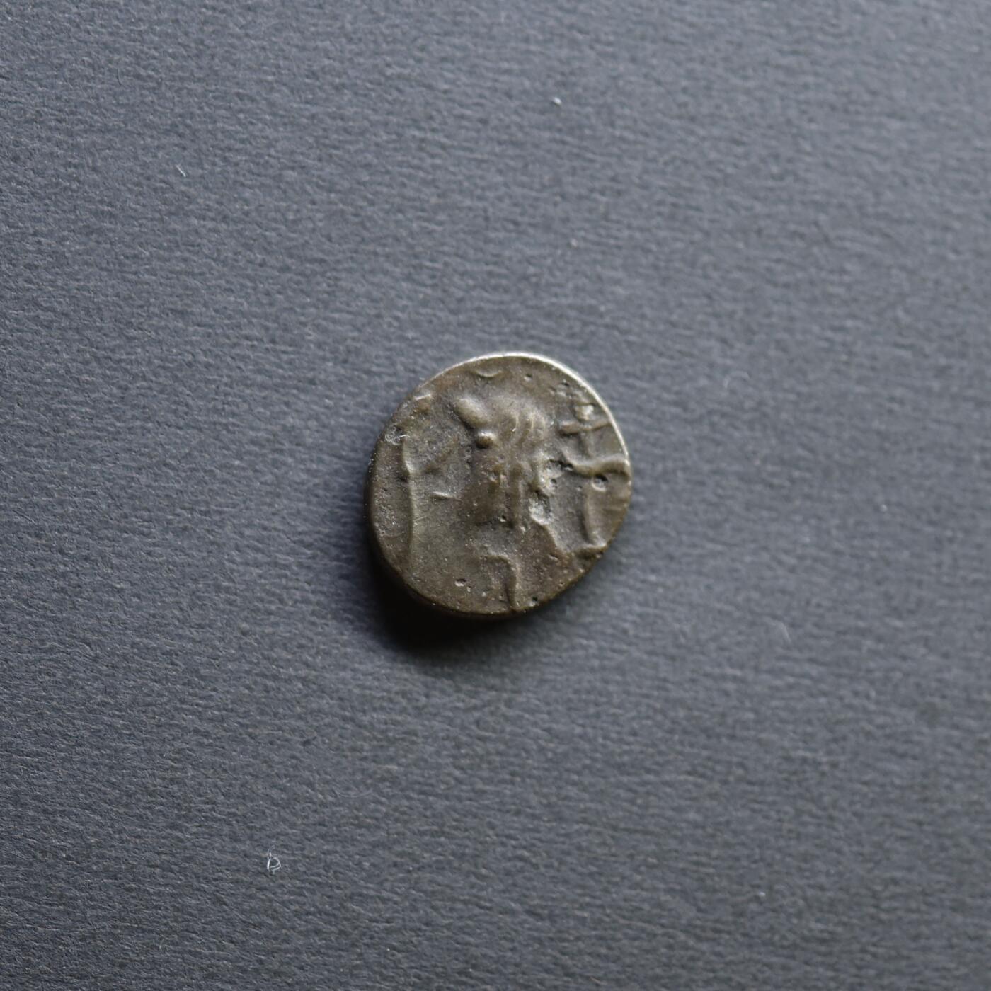 【良泉】4月16日【西方古代打制币】拍卖108件 公元1-2世纪【南阿拉伯半岛】希木叶尔人或赛伯伊人，灭绝生物“也门瞪羚”1/4标准【微型】银铜合金币，0.5克