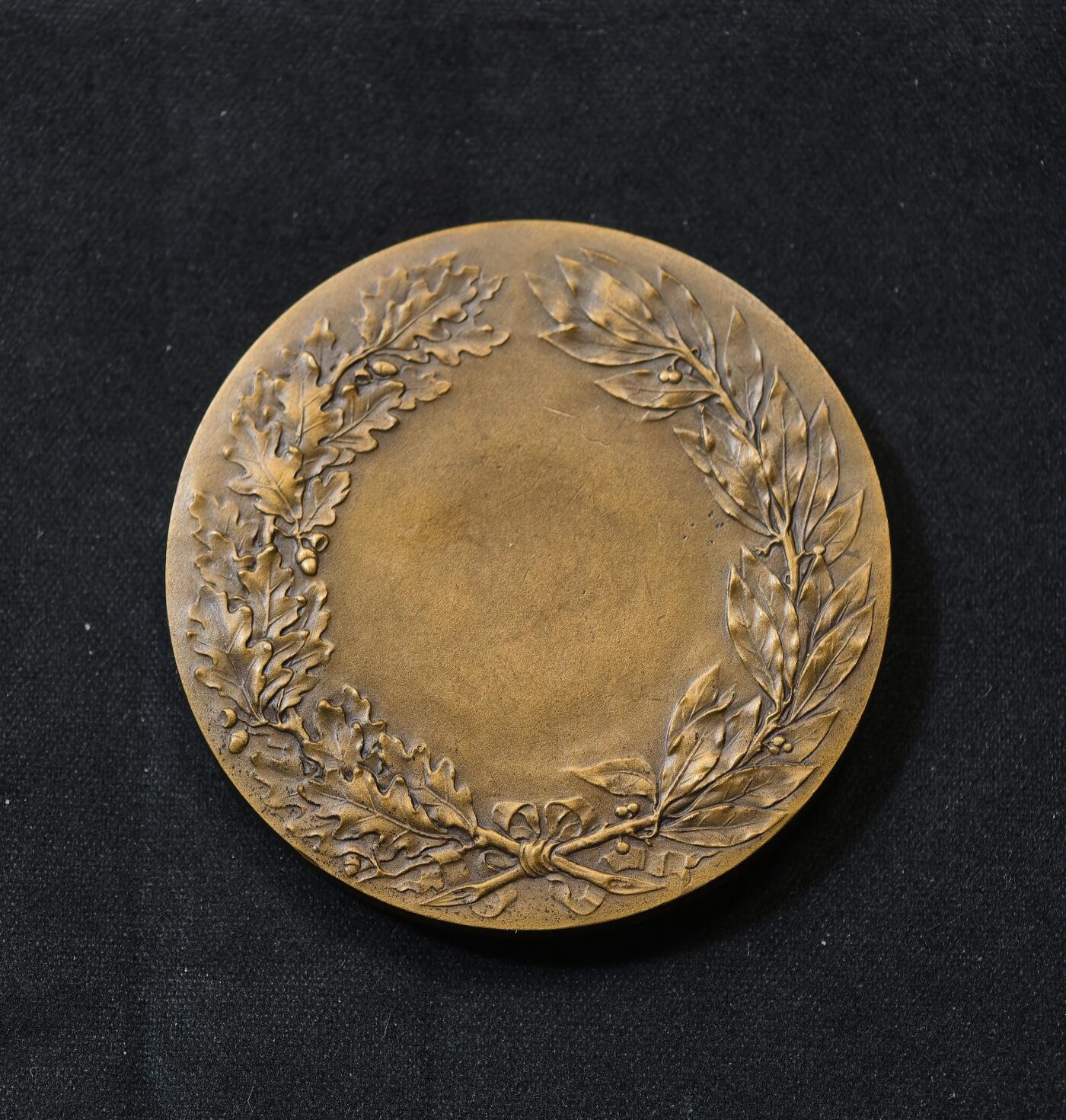 甄臻铺-世界币章拍卖（第58期），送拍享返佣金等优惠多多 法国玛丽安娜女神铜章（H.Piner作品） ，62.8g，49.7mm，三角铜标  名家雕刻