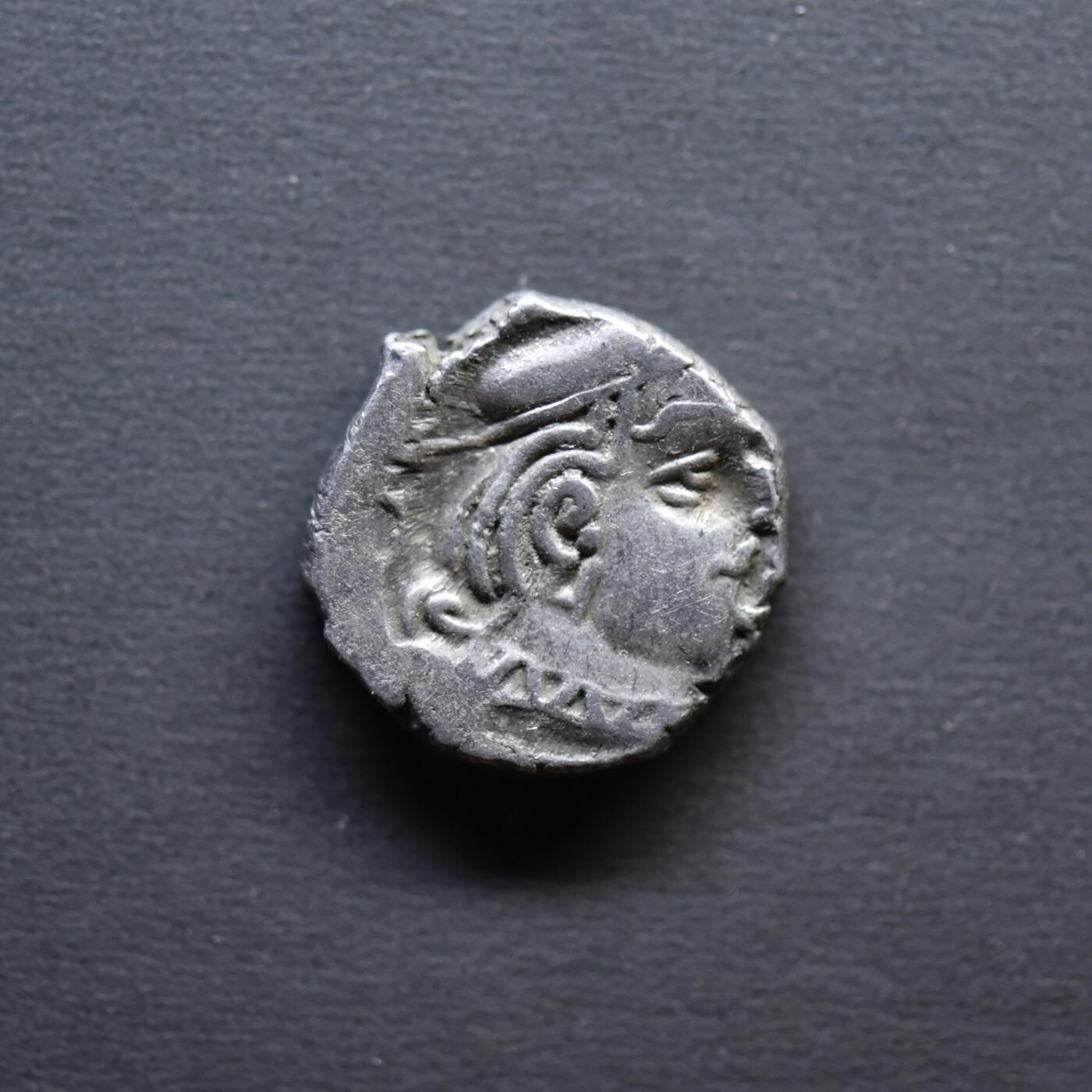 【良泉】4月16日【西方古代打制币】拍卖108件 公元3世纪【西郡太守】西萨特拉普王朝，背三拱佛丘、星月银币，2.34克