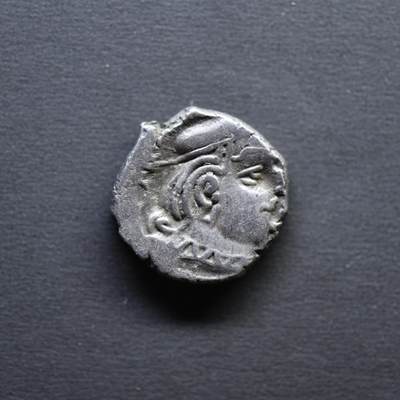 【良泉】4月16日【西方古代打制币】拍卖108件 - 公元3世纪【西郡太守】西萨特拉普王朝，背三拱佛丘、星月银币，2.34克