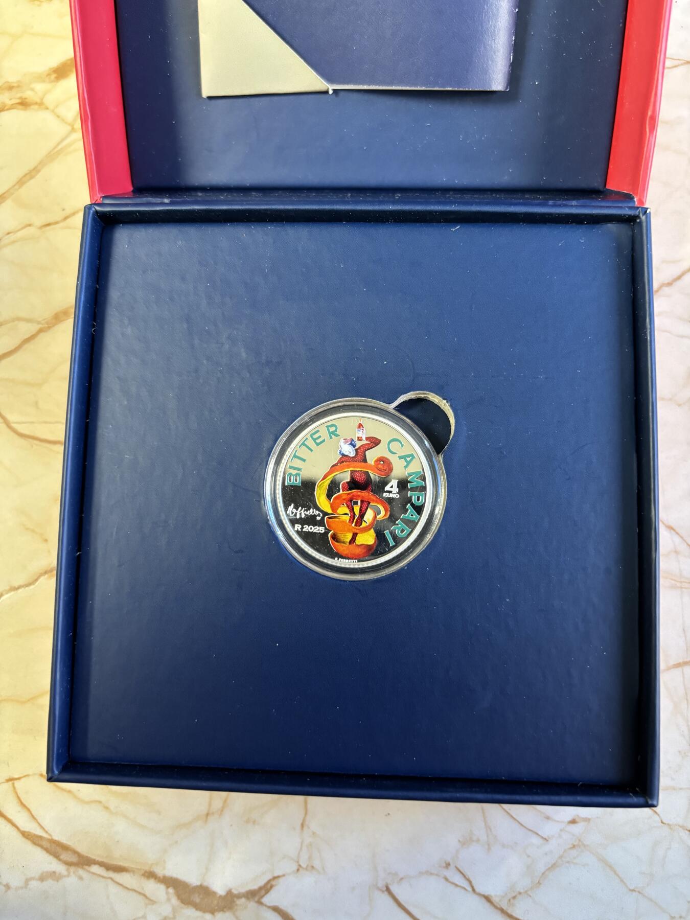 第196期拍卖 意大利2025年二十世界知名开胃酒金巴利彩色纪念银币，18克，发行5000枚