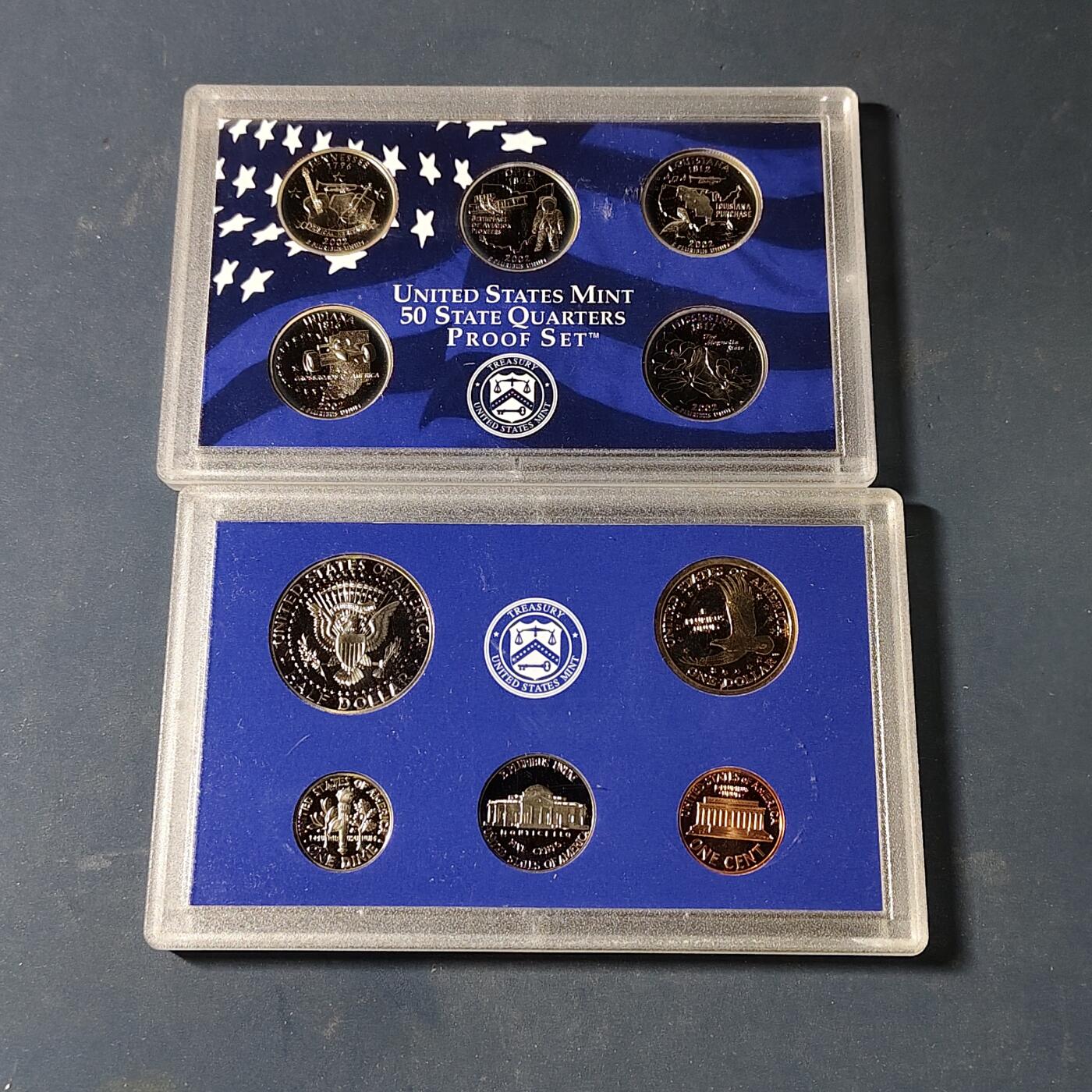 【全场包邮】纯粹捡漏拍517场 美国2002年官方封装精制套币（流通币一盒+州币一盒）-盒证全