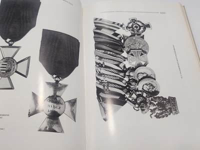 南水社第5次拍卖  匈牙利人民共和国官方出版《1979年匈牙利人民共和国勋章奖章官方图鉴》