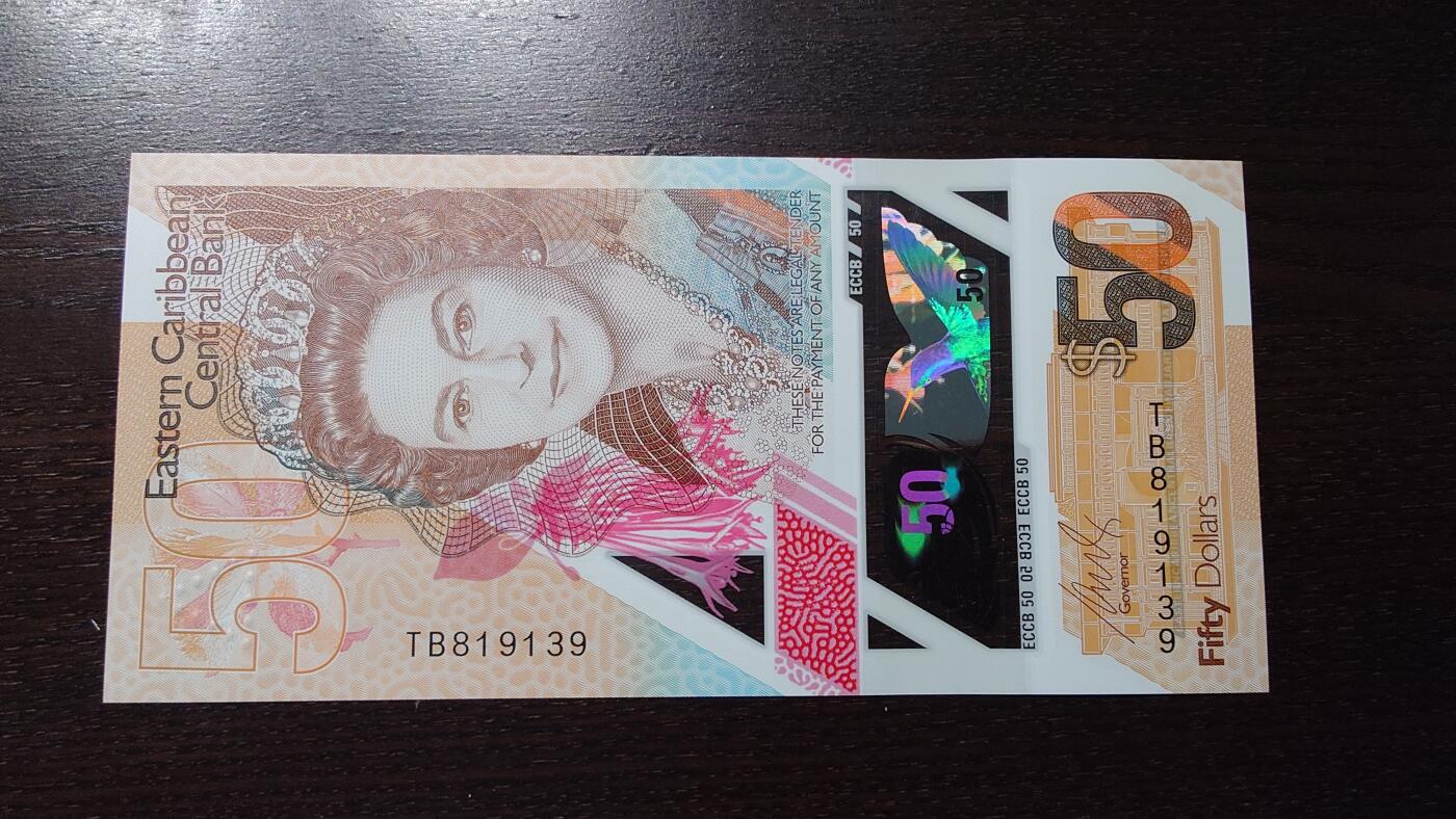 世界钱币～微拍第243期暨2026年第24期  老库存每款各1-2张清仓低价起拍 东加勒比50 塑料钞 全新UNC无47尾号9139 全息膜有如图正常划痕（可能是过点钞机产生）