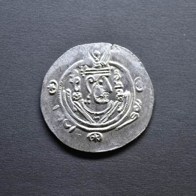 【良泉】4月16日【西方古代打制币】拍卖108件 - 【原光极美品】公元8世纪【古波斯】阿拉伯-萨珊，塔巴里斯坦总督，半德拉克马，2.05克