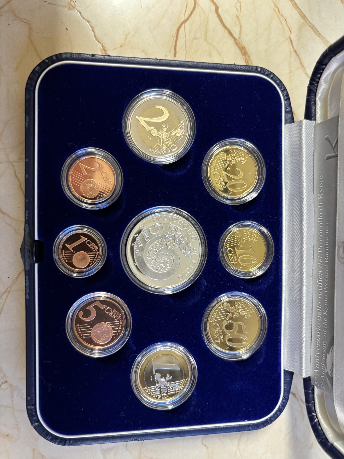 第196期拍卖 意大利2007年京都议定书精制套币含银币，925银，18克，发行5500套