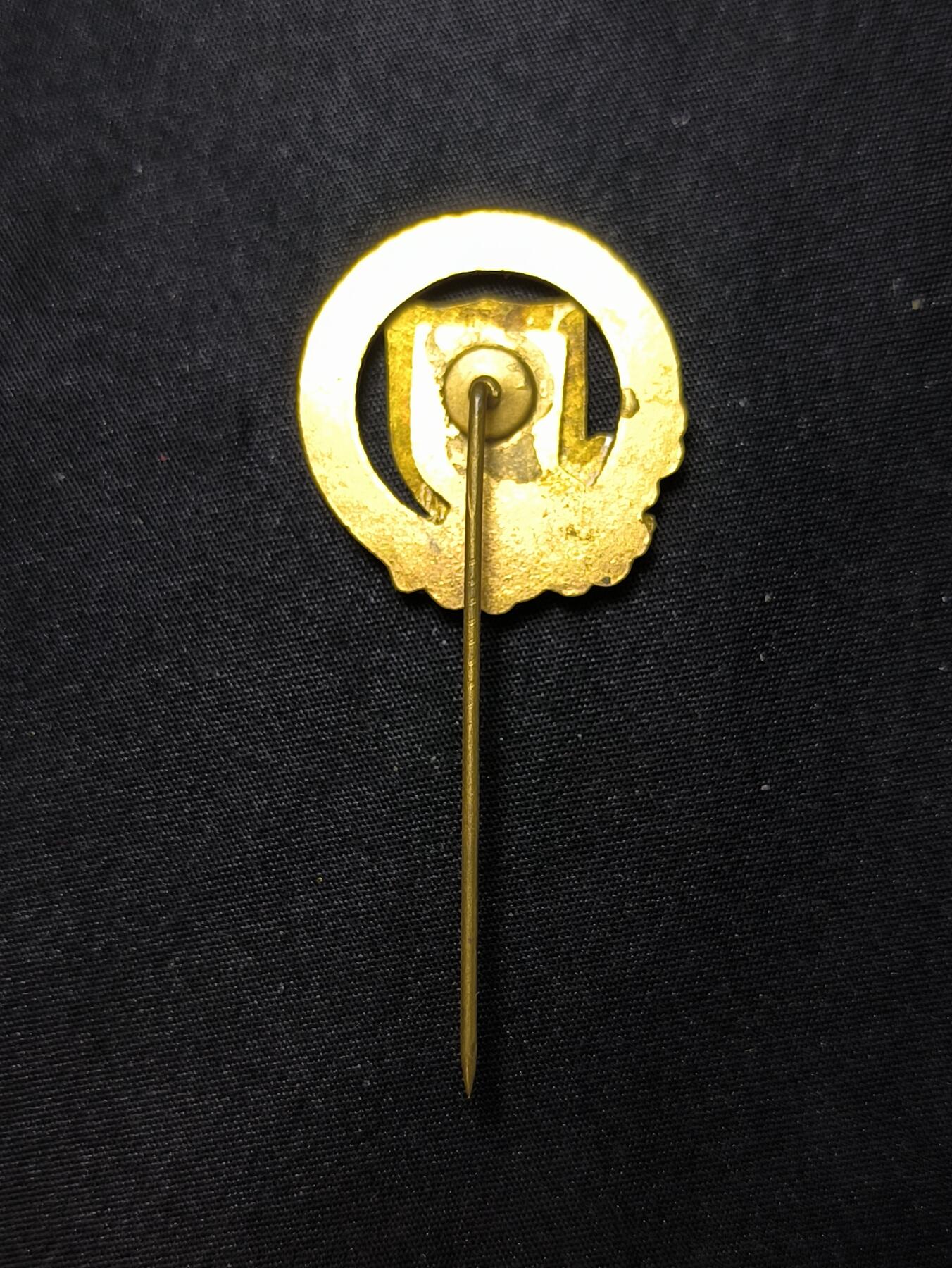 云宸嘉赏-勋臻佳藏四月精品甄选场次（低佣 一元一手） 五十年代东德老珐琅证章系列--爱国人民运动阵线十年荣誉成员（授予第一批成员）荣誉证章】