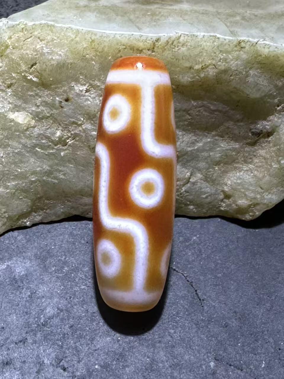 仅此一颗，藏传红九眼随形天珠一颗