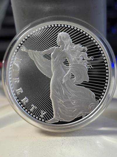 第196期拍卖 - 美国2022年加密货币女神神兽1盎司精制纪念银币，999银，发行1000枚