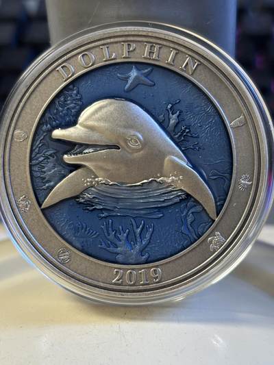 第196期拍卖 - 巴巴多斯2019海底世界系列3盎司海豚镶透明珐琅银币，999银，发行999枚