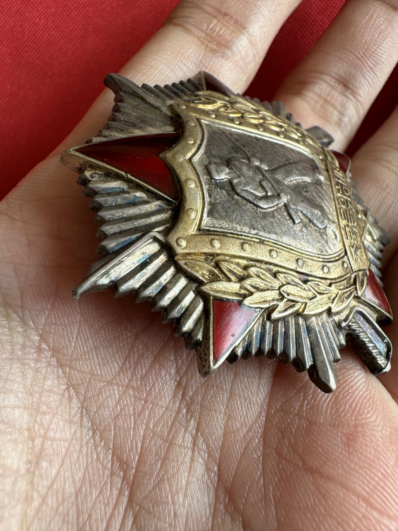 五哥徽章群   2号周四晚上八点4群联拍 银章