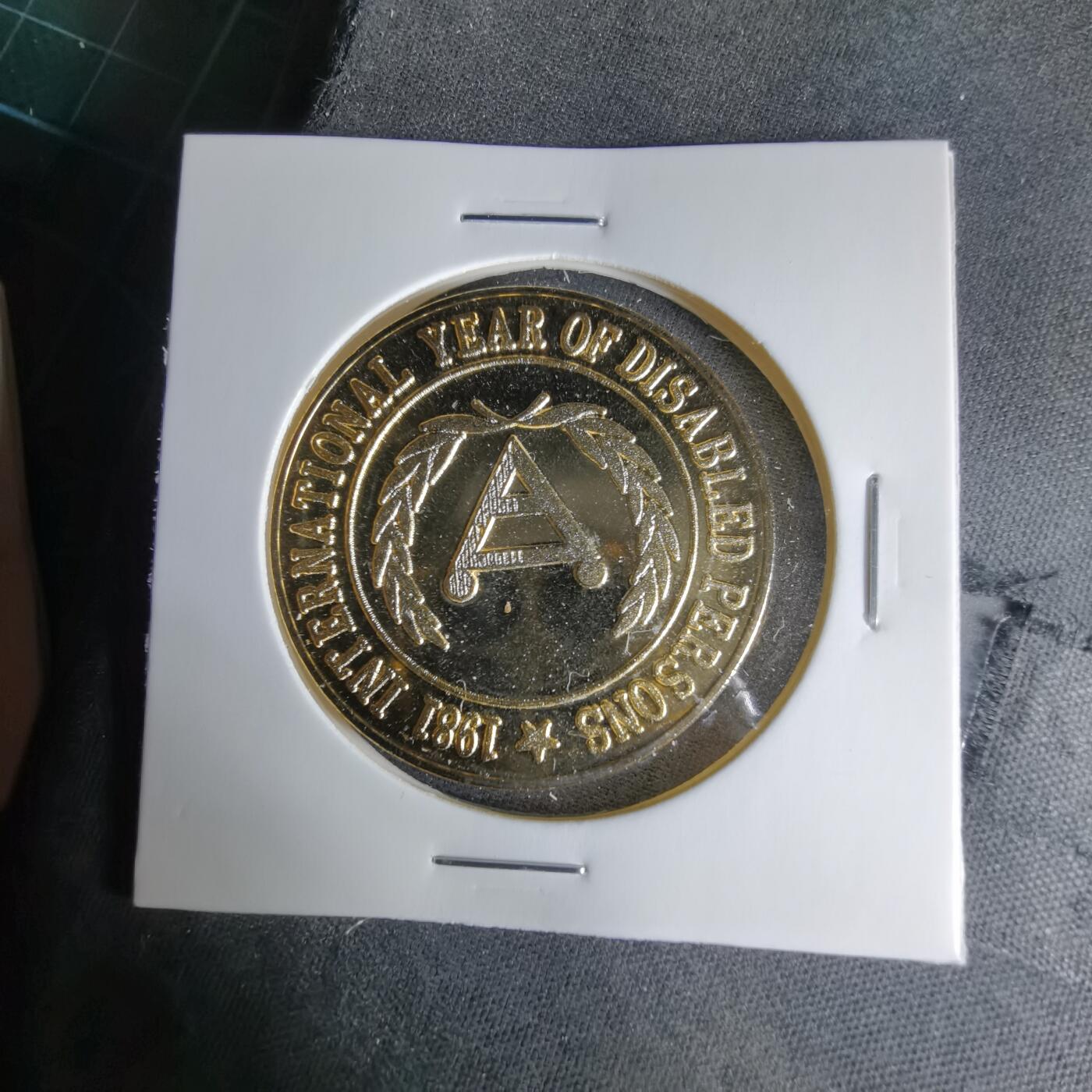 沼泽如烟--第1041场 1981年纪念章