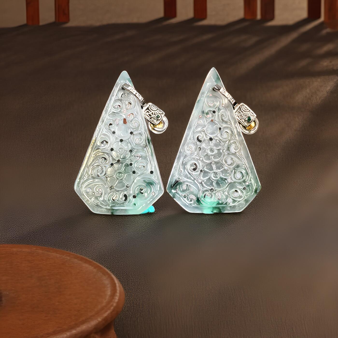 碧月说宝 君子怀瑾·当代和田玉清风专场（七） s925高冰飘花翡翠耳坠一对