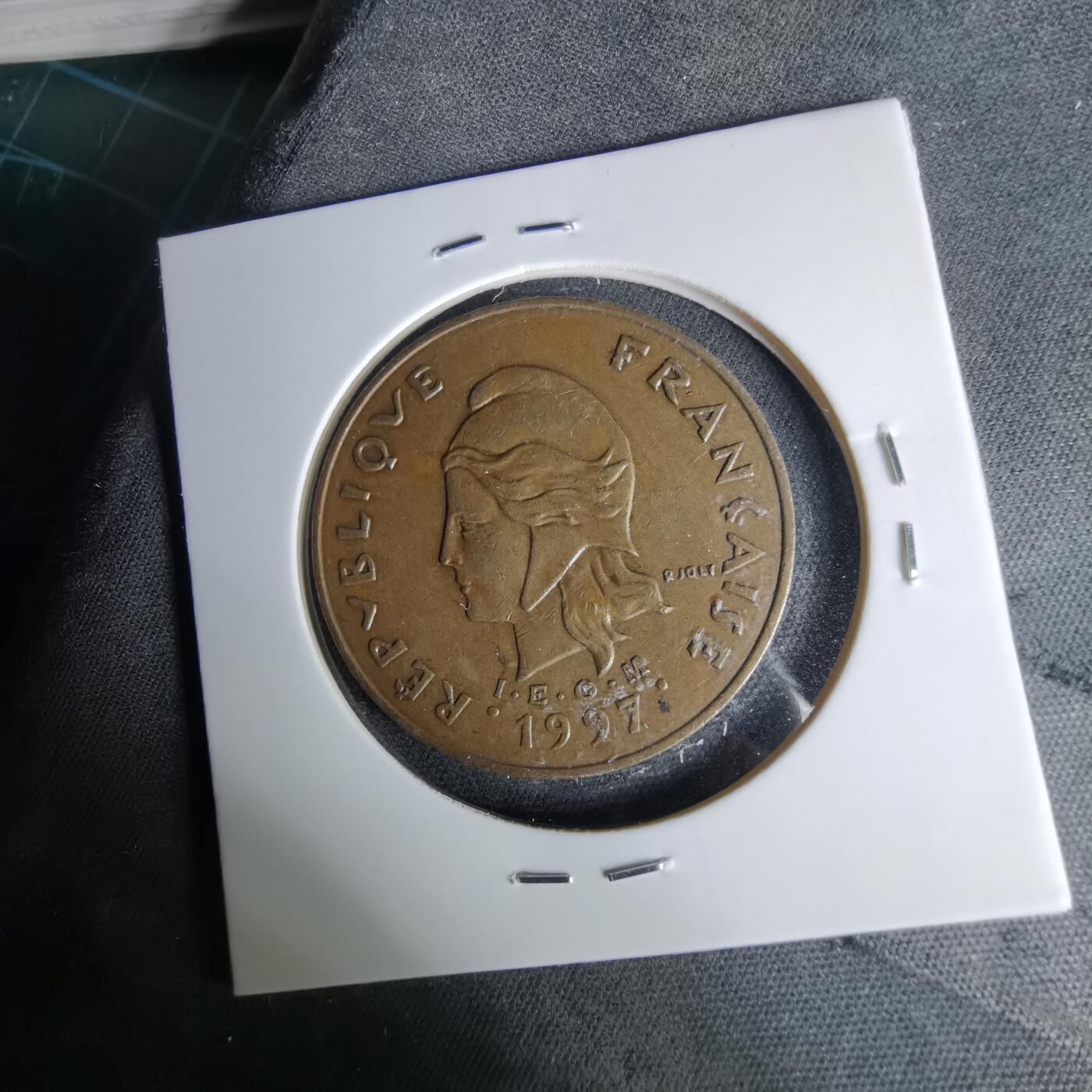 沼泽如烟--第1041场 法属新喀里多尼亚1997年100法郎