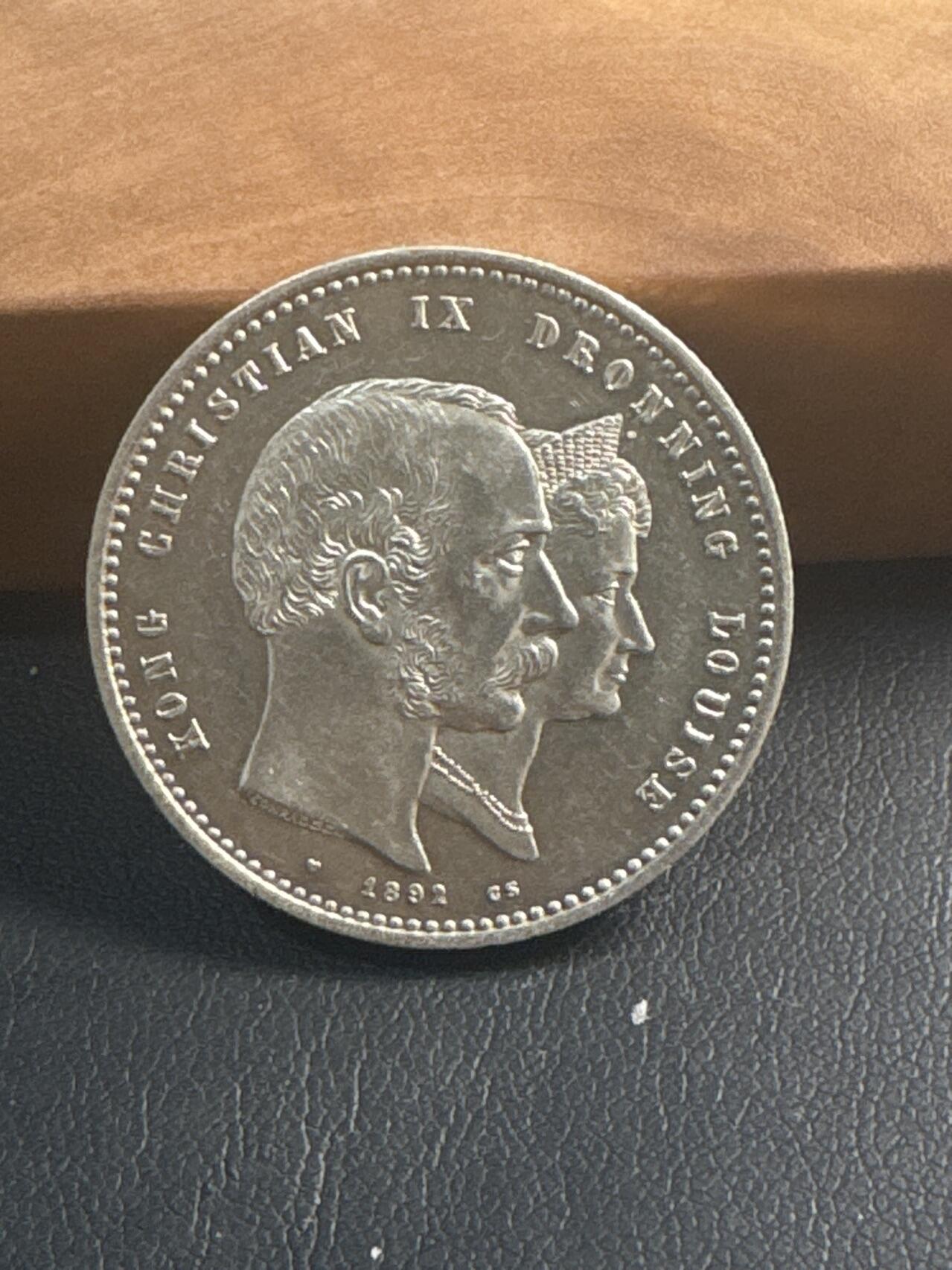 ❤️【币观天下】❤️ 第347期钱币拍卖场- 2026.4.3周五晚上6点半场 长期征集拍品  丹麦1892年国王金婚纪念2克朗银币