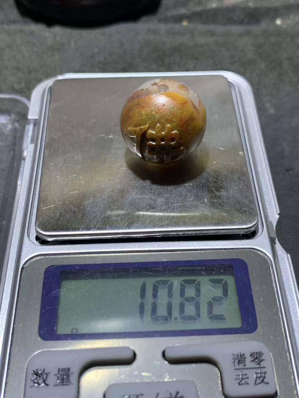 精美冰飘草花纹战国红玛瑙手工俏色巧雕佛字2.0珠一个