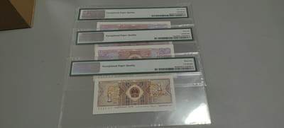 洪涛臻品批发群 精选邮票限时拍卖第1319期  第四套人民币 1角至尊祥云5角满堂红5角特强双边红 PMG评级尾三同号中文标一组。号码如图，之前炙手可热的PMG中文标，现在都是地板价，喜欢不要错过