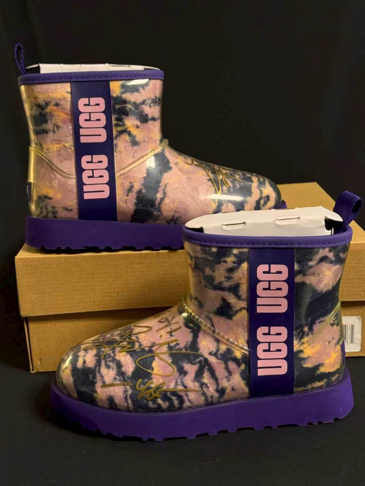 零元拍：星光赴约，茸意登场；步履同频，自在高光！UGG亚太区品牌大使宋雨琦亲签联名配色UGG Classic Clear Mini 雪地靴，每一步都自带高光，每一刻都Feels Like UGG，全新篇章，即刻启程~36码