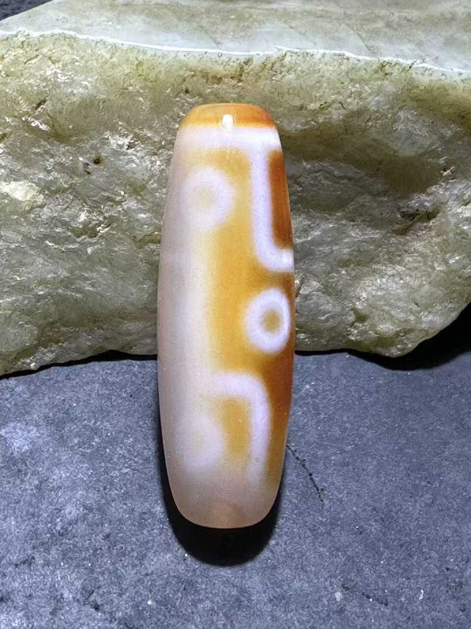 仅此一颗，藏传红九眼随形天珠一颗