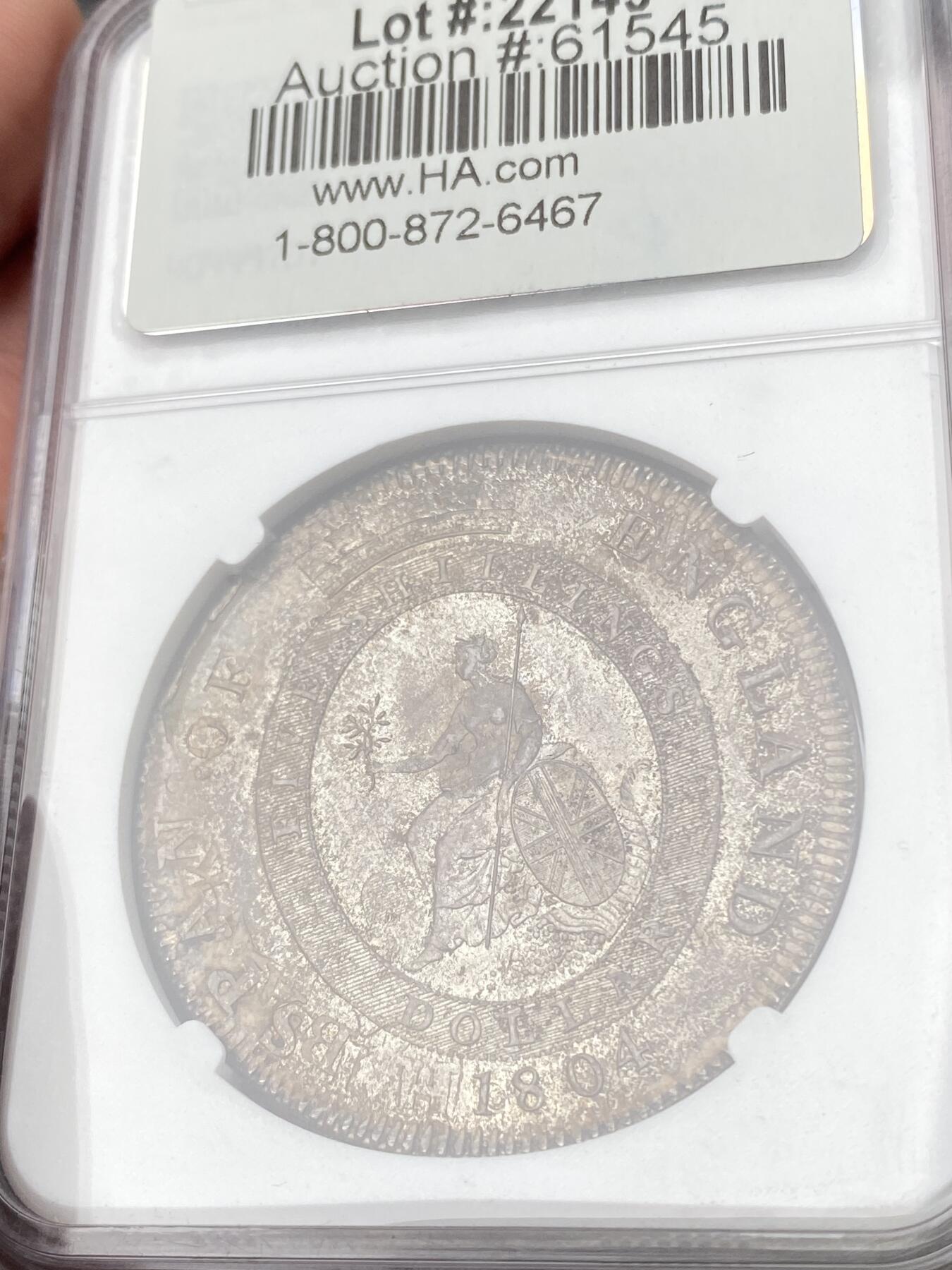 万国钱币拍卖第064期 NGC MS63 1804年英国乔治三世英格兰银行5先令大银 英国白银短缺时期的产物 直接压印在西班牙双柱之上 流通非常充分从而高品难得一见 此枚双柱币坯痕迹清晰可见 双面均匀一色的纸袋包浆极其原味 不可多得的典藏级品质 