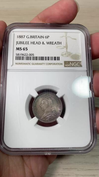 万国钱币拍卖第064期 NGC MS65 1887英国维多利亚女皇高冠6便士银币面值版 华丽英式天鹅绒五彩也难掩其底光迸发 小中见大的顶级BU状态 典藏级品质