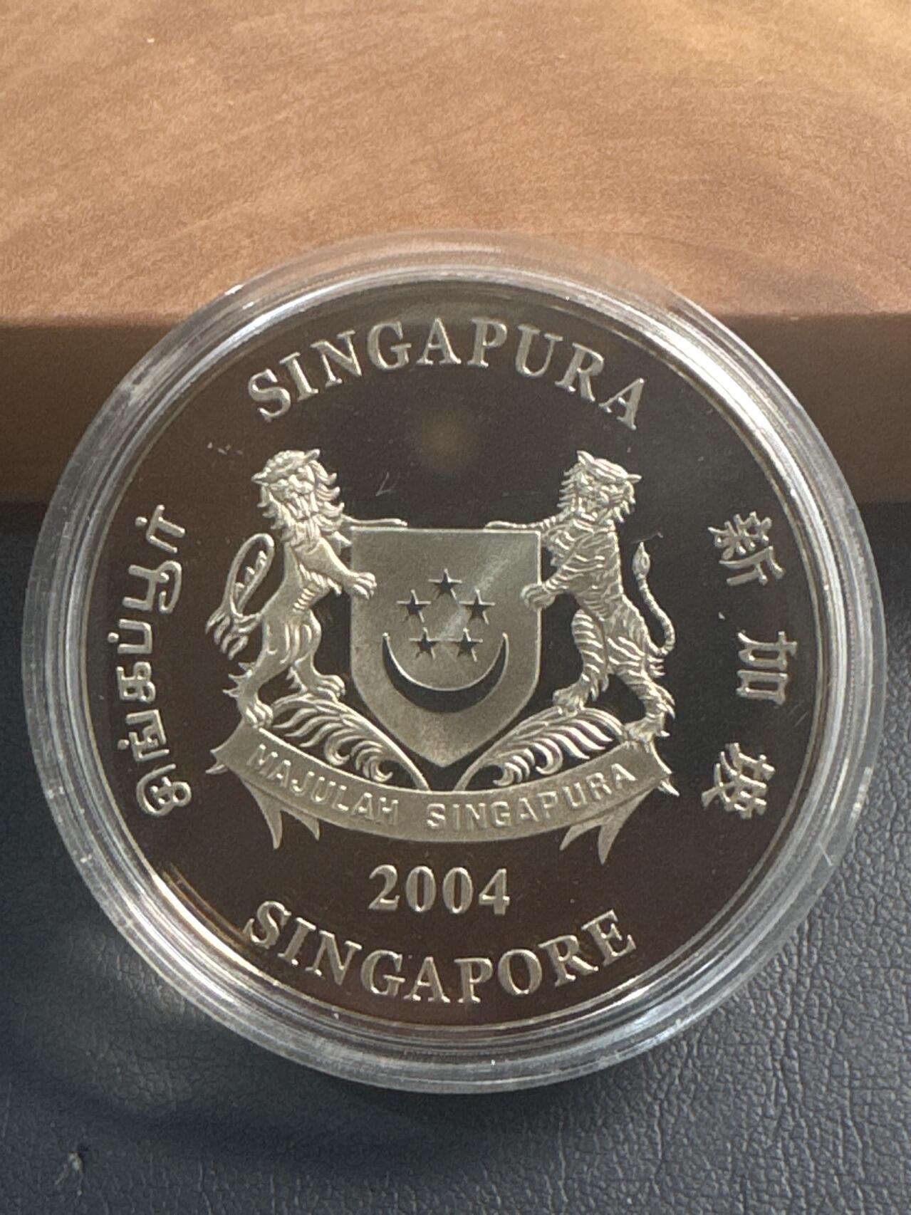 ❤️【币观天下】❤️ 第347期钱币拍卖场- 2026.4.3周五晚上6点半场 长期征集拍品  新加坡2004年苏州工业园区成立十周年类精致币 官方原包装 发行量7000枚 品相如图