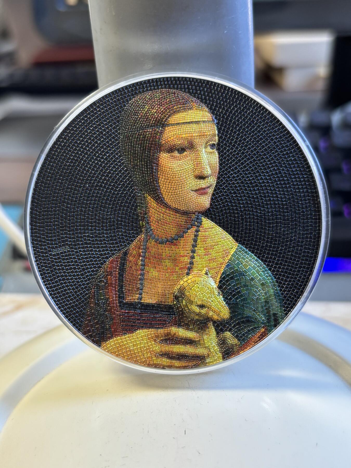 第196期拍卖 帕劳2020年马赛克系列4抱貂的女人3盎司彩色银币，999银，发行量499枚