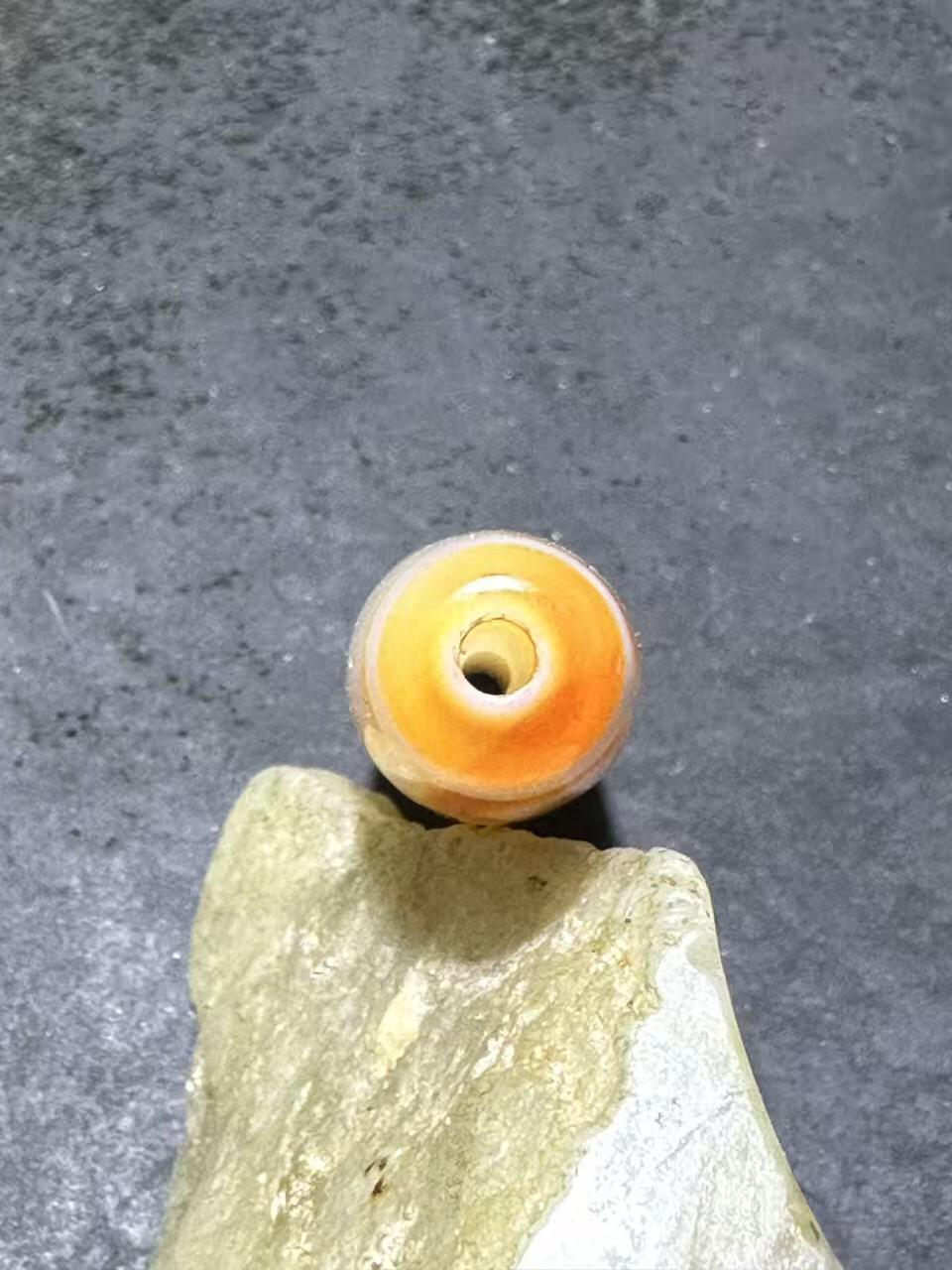 仅此一颗，藏传红九眼随形天珠一颗