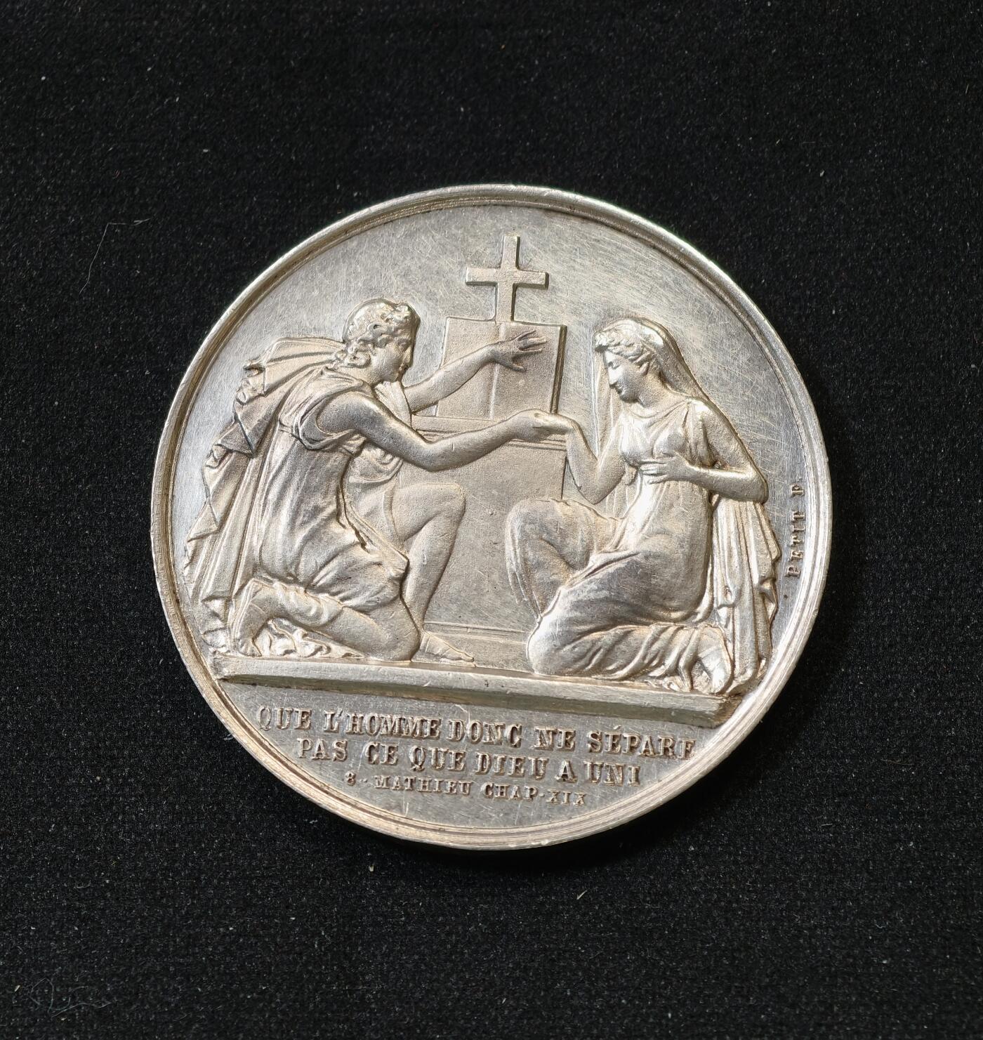 甄臻铺-世界币章拍卖（第58期），送拍享返佣金等优惠多多 1879年法国婚姻与爱情银章，背面无刻字可自用，14g，950银 背面无刻字可自用， 少见烟斗ar银标 （烟斗边铭仅1879年12月使用一个月） 非常稀有。