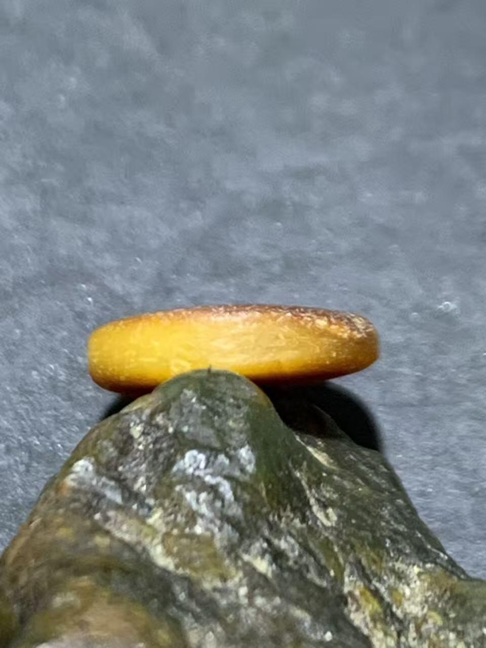 精美原皮蜜蜡小饼子一个！！