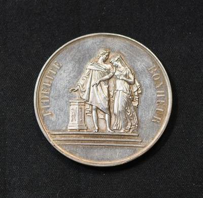 甄臻铺-世界币章拍卖（第58期），送拍享返佣金等优惠多多 - 1896年法国婚姻与爱情纪念银章（大版），39mm，25.7g，丰饶角边铭 ，手刻花押，镜面光泽，上手极美。