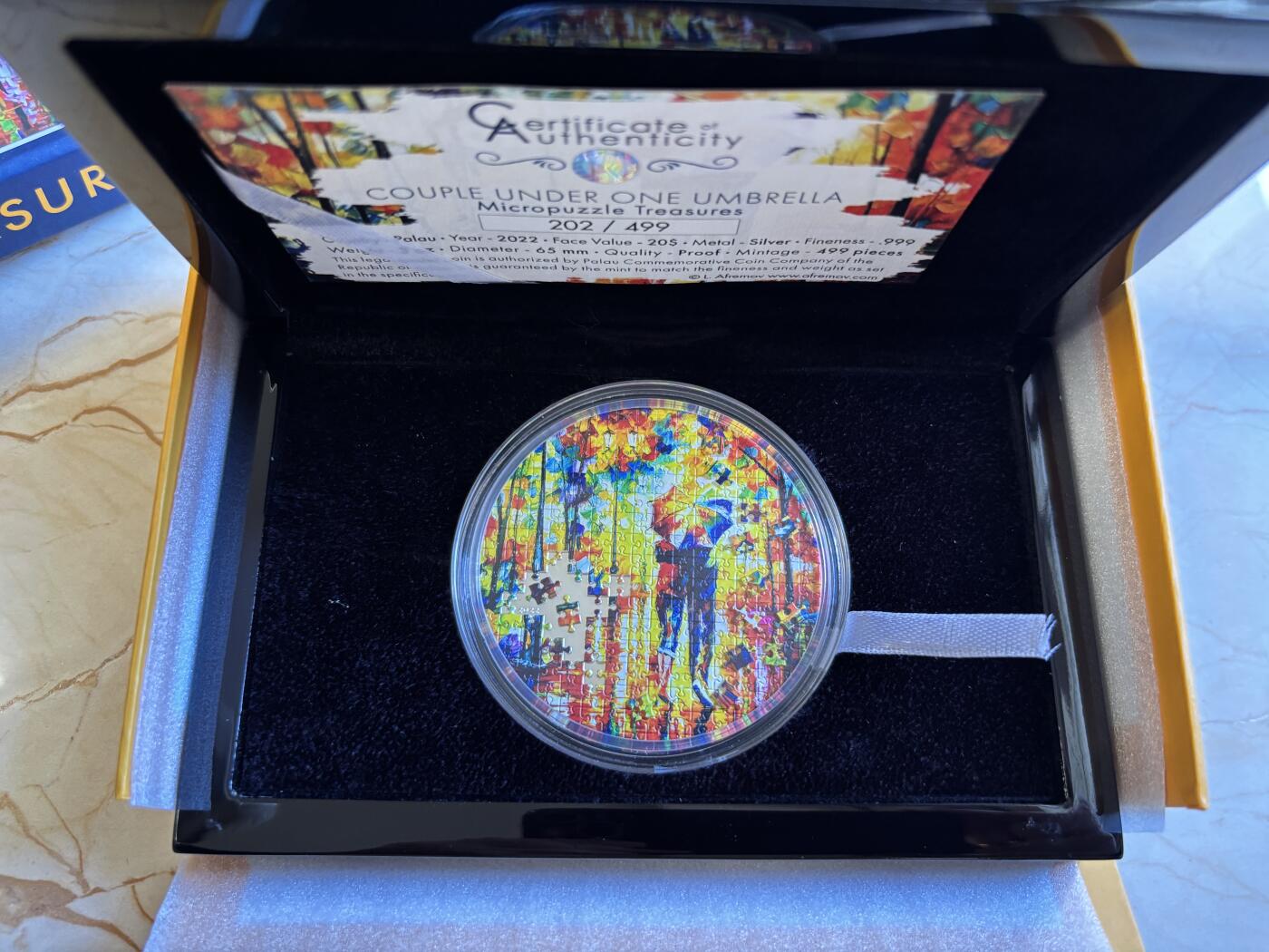第196期拍卖 帕劳2022年微型拼图系列-伞下情侣彩色纪念银币原盒证书，999银，3盎司，发行量499枚